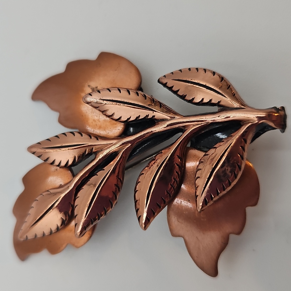 VINTAGE MASSTISE RENIOR LEAF PIN BROOCH COOPER Brown Color